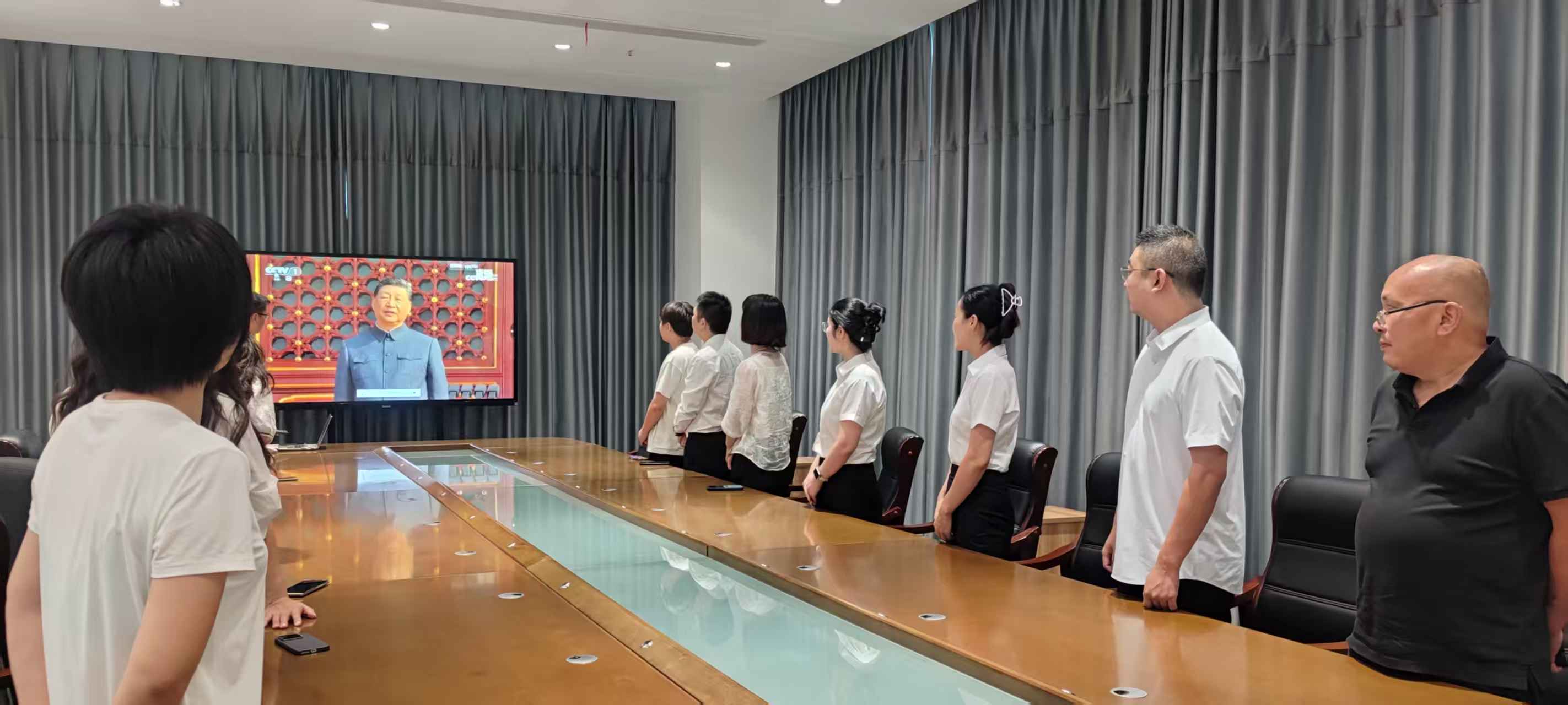 传承胜利荣光 赓续奋进力量——瑞阳建发集团组织集中观看抗战胜利80周年纪念大会暨阅兵仪式